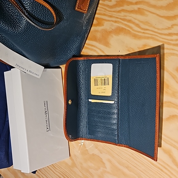 Dooney & Bourke Pebble GrainDrawstring bag and wallet - Picture 3 of 12